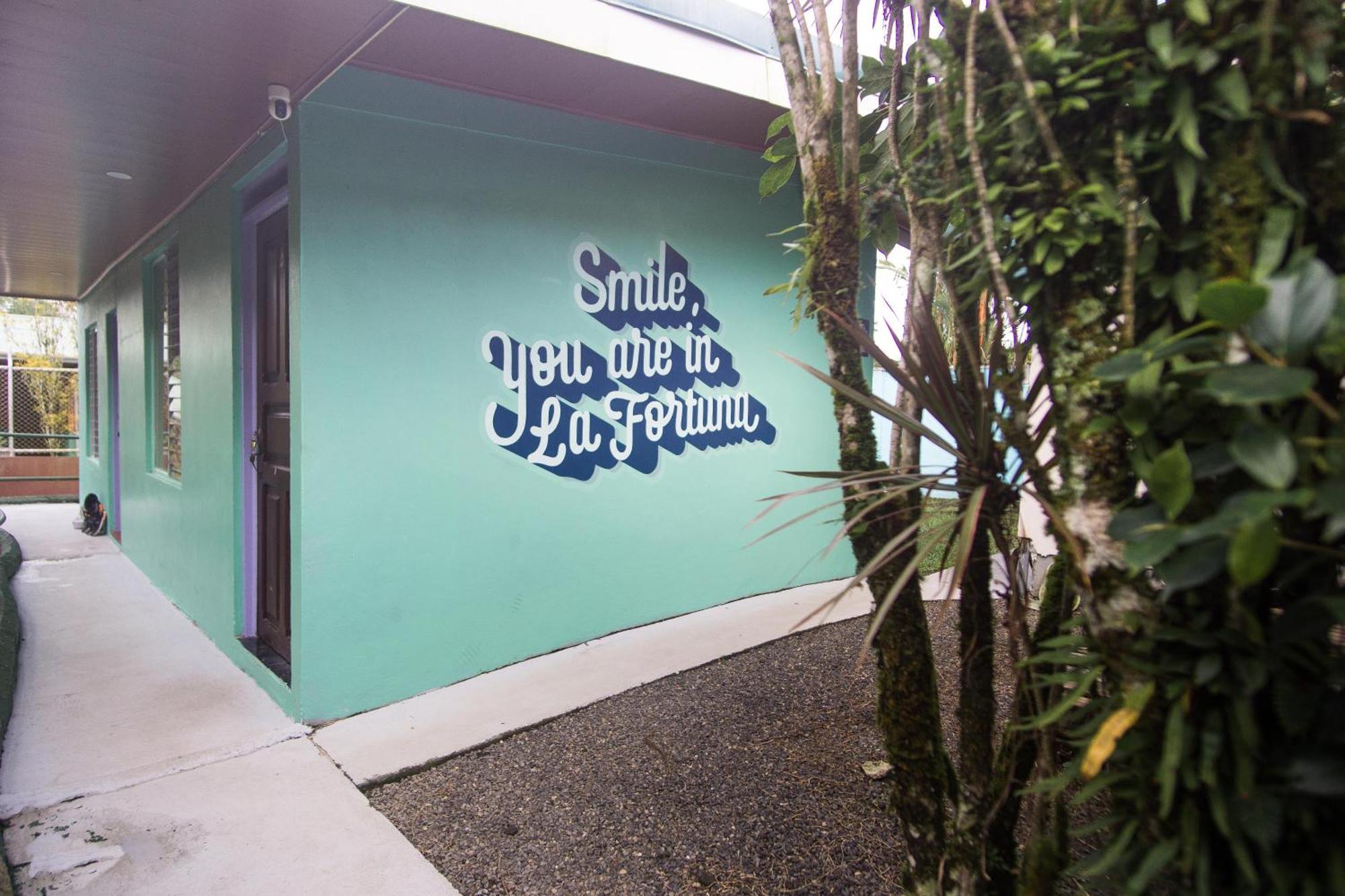 Pura Vibra Hostel La Fortuna Exterior photo