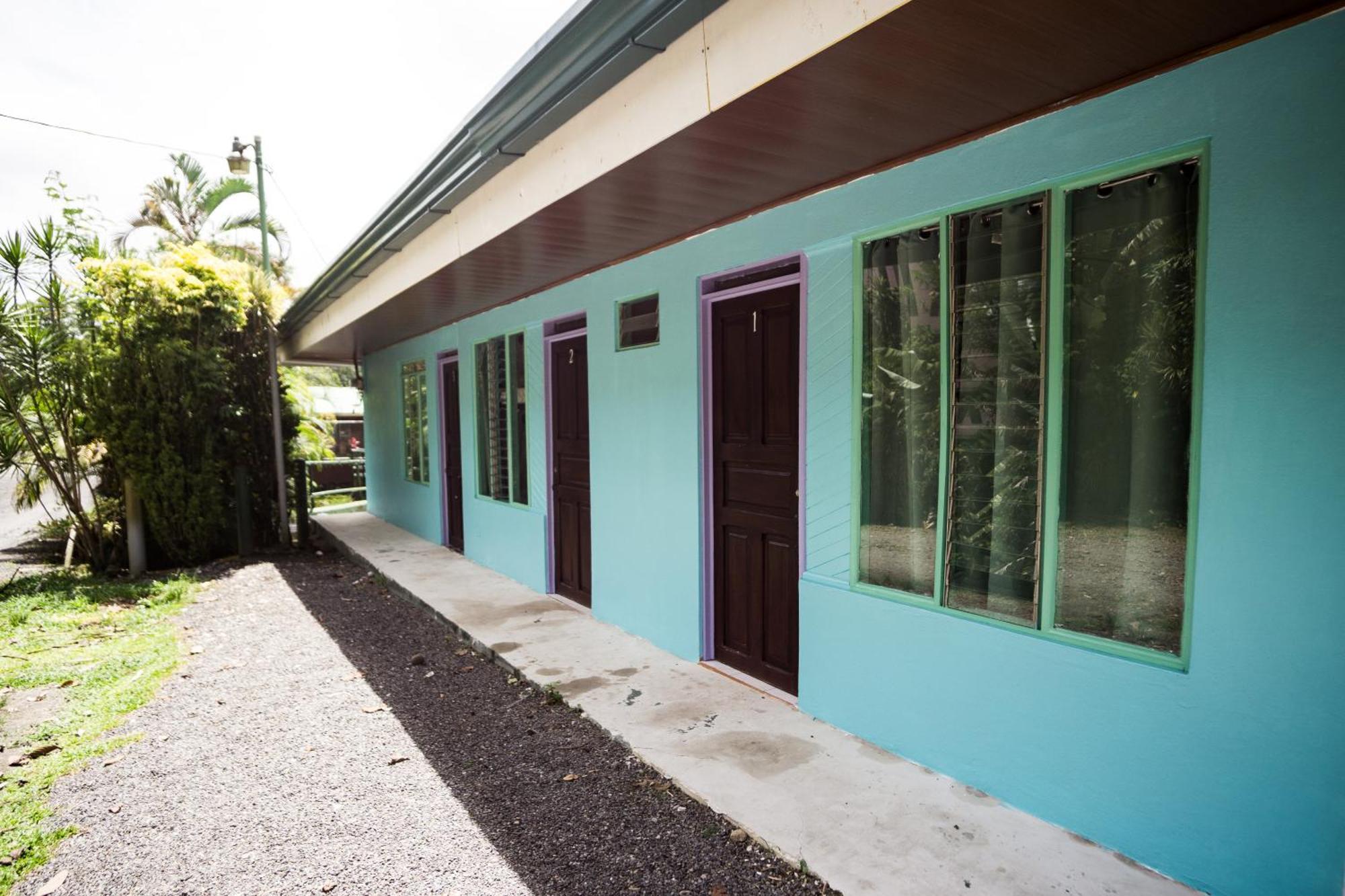 Pura Vibra Hostel La Fortuna Exterior photo