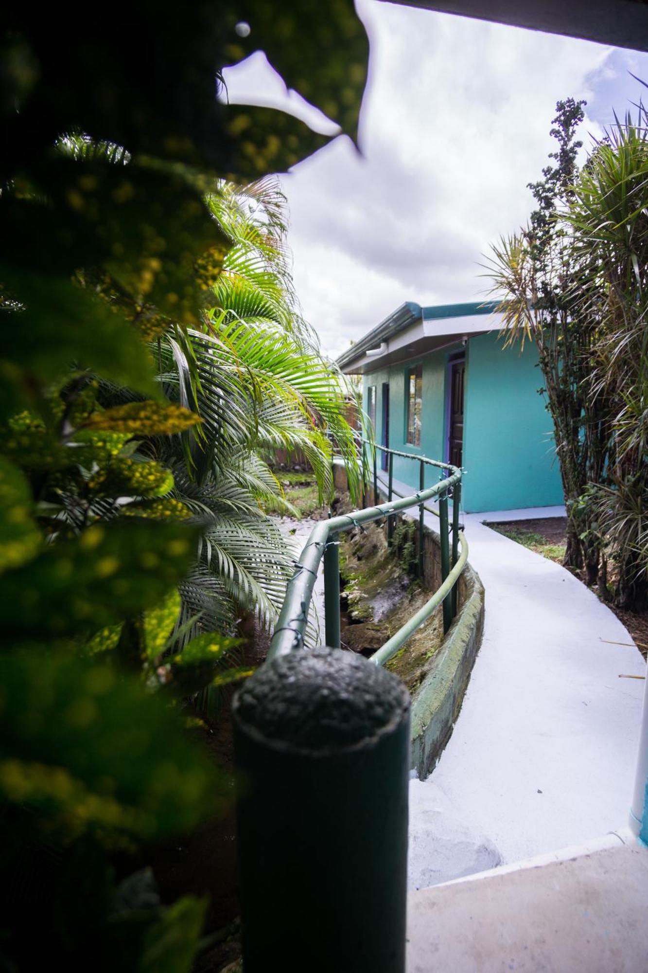 Pura Vibra Hostel La Fortuna Exterior photo